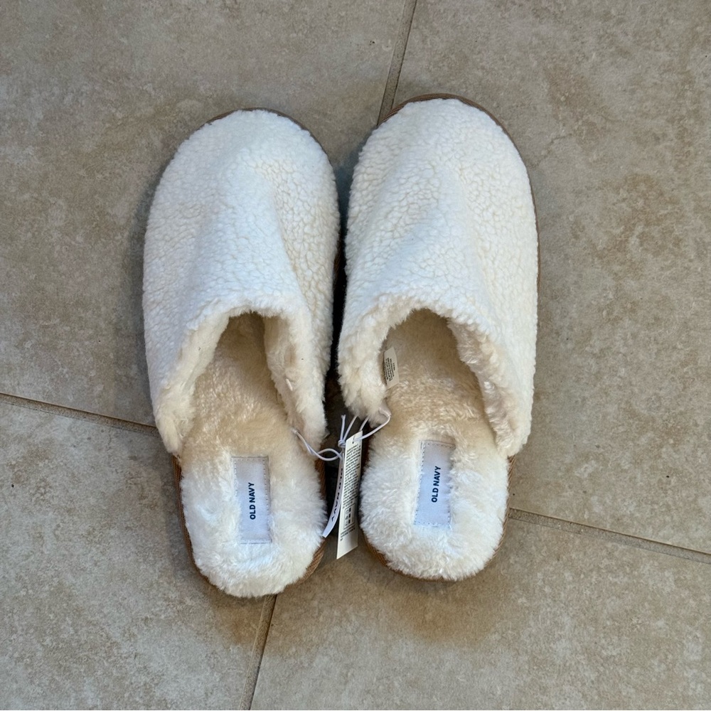 NWT Old Navy Taupe/Cream Cozy Sherpa Slipper Mule 7 NEW GIFT